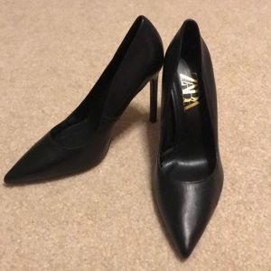 Zara black pointed toe heels